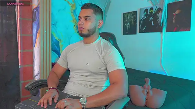 Tiler wolker online show from November 2025 08:08:01 PM