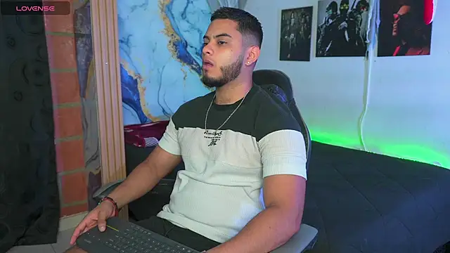 Tiler wolker online show from November 2025 10:30:02 PM