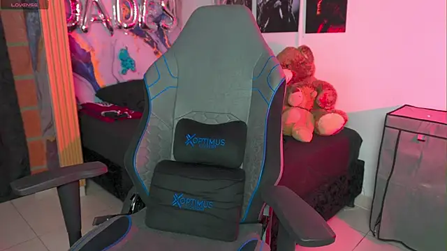 Tiler wolker online show from April 2026 02:51:02 AM