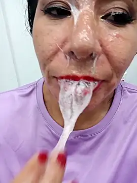 Snapshot of Esmeralda_546 chatting on February 2026 08:28:01 PM Esmeralda 546 online show from February 2026 08:28:01 PM