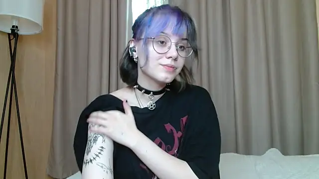 Snapshot of KellePourier chatting on June 2026 07:06:01 AM KellePourier online show from June 2026 07:06:01 AM