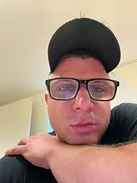PolishBoy1995 online show from November 2025 01:44:02 PM