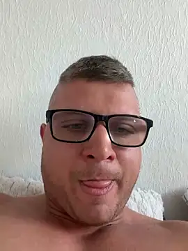 PolishBoy1995 online show from May 2026 02:45:01 PM