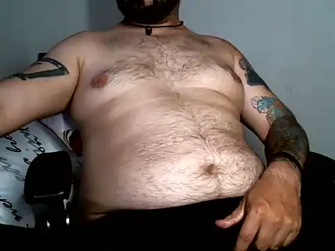 Snapshot of thethickbear chatting on June 2026 01:41:02 AM thethickbear online show from June 2026 01:41:02 AM