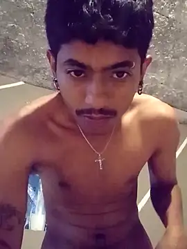 SkinniYamo online show from April 2026 11:00:01 AM