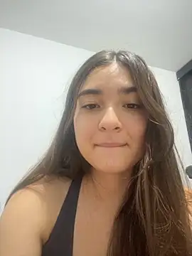 Snapshot of Valentina_ro chatting on October 2025 03:43:01 AM Valentina ro online show from October 2025 03:43:01 AM