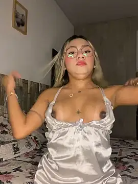 Snapshot of Vicky-Nova chatting on October 2025 03:09:01 AM Vicky-Nova online show from October 2025 03:09:01 AM