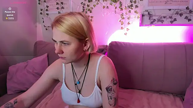 Snapshot of Alice_Maurik chatting on November 2025 11:10:02 AM Alice Maurik online show from November 2025 11:10:02 AM