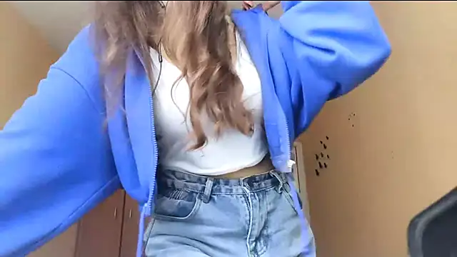 Snapshot of Kimixoo chatting on October 2025 10:41:01 AM Kimixoo online show from October 2025 10:41:01 AM