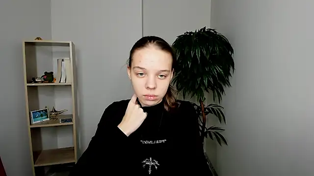 Snapshot of CorazonKlann chatting on October 2025 11:45:02 AM CorazonKlann online show from October 2025 11:45:02 AM