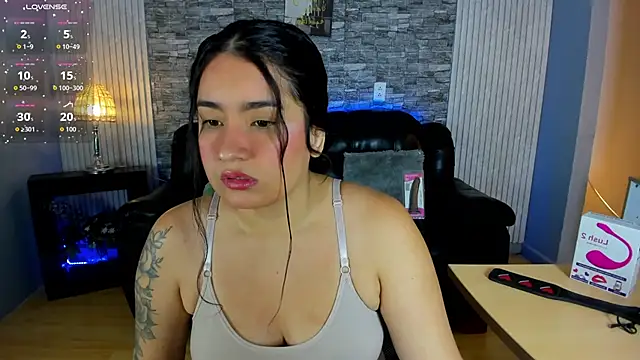 Amber Smitt19 online show from December 2025 12:44:02 PM