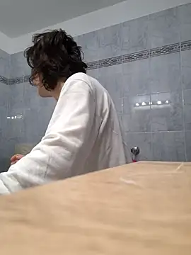 Piediniecollant online show from December 2025 05:35:02 AM