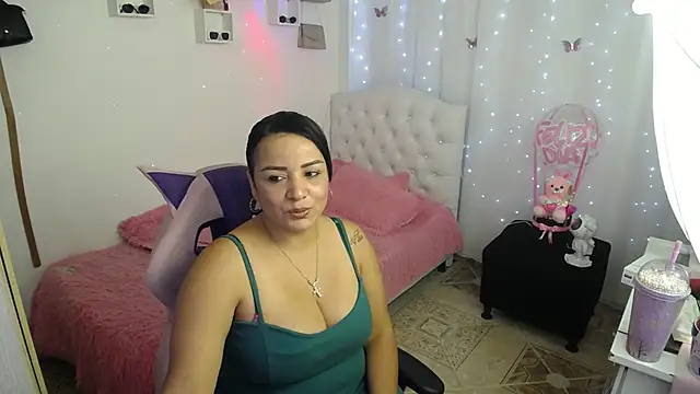 Snapshot of karitomyler__ chatting on November 2025 04:40:02 PM karitomyler online show from November 2025 04:40:02 PM