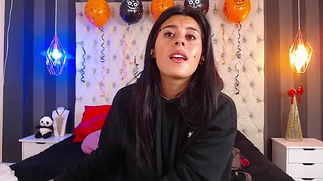 Snapshot of Camile_Petite chatting on October 2025 07:26:02 PM Camile Petite online show from October 2025 07:26:02 PM