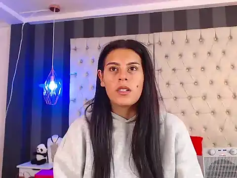 Snapshot of Camile_Petite chatting on November 2025 07:27:01 PM Camile Petite online show from November 2025 07:27:01 PM