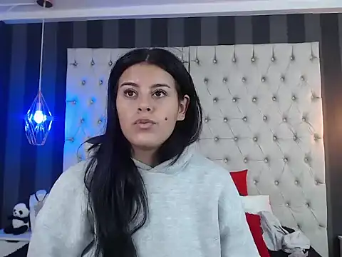 Snapshot of Camile_Petite chatting on November 2025 07:26:01 PM Camile Petite online show from November 2025 07:26:01 PM