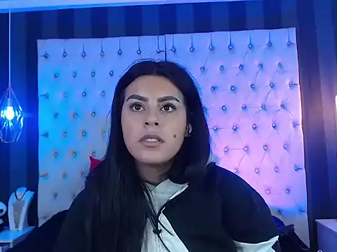 Camile Petite online show from November 2025 07:34:02 PM