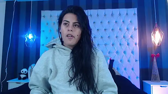 Camile Petite online show from November 2025 08:38:02 PM