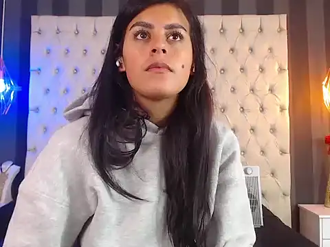 Camile Petite online show from November 2025 07:35:02 PM