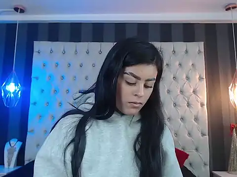 Camile Petite online show from November 2025 08:11:01 PM