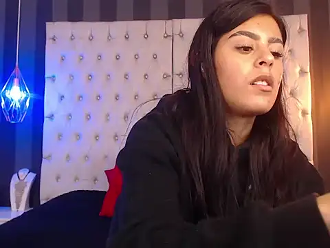 Camile Petite online show from November 2025 08:23:02 PM