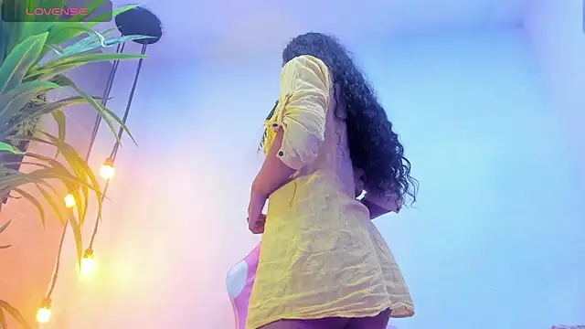 Marilyn Blakee online show from December 2025 01:11:01 AM