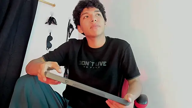 Maximiliano Khalil online show from December 2025 07:21:02 PM