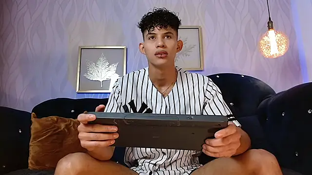 KamiSuarez online show from November 2025 06:20:01 PM