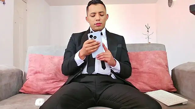 Mike Fetiche online show from November 2025 03:37:02 PM