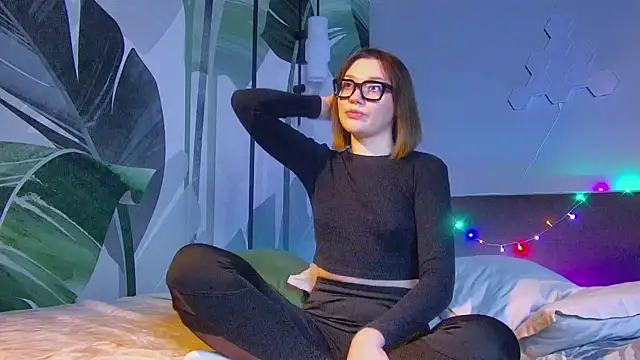 R I N A online show from November 2025 01:06:02 AM