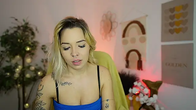 Snapshot of Anabel_Moon chatting on October 2025 02:18:01 PM Anabel Moon online show from October 2025 02:18:01 PM