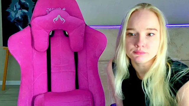 Shawty Mia online show from April 2026 07:04:02 PM