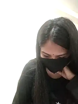 Green LaDY66 online show from December 2025 06:05:01 PM