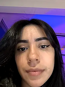 Snapshot of Sara-215 chatting on December 2025 02:40:02 AM Sara-215 online show from December 2025 02:40:02 AM