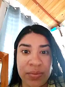 Snapshot of AlayaMore chatting on October 2025 02:18:02 PM AlayaMore online show from October 2025 02:18:02 PM