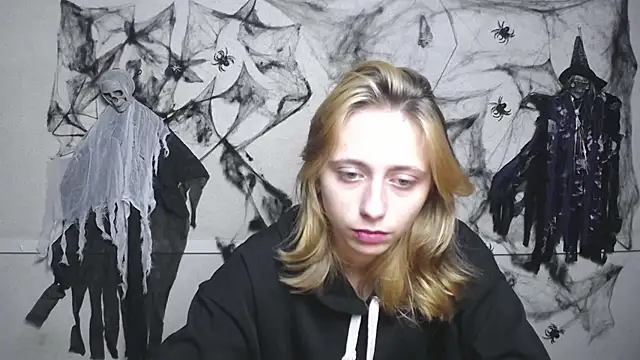 TracyLll online show from November 2025 12:02:02 PM