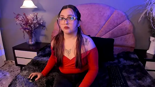 Snapshot of CrystalMay_ chatting on November 2025 11:43:02 AM CrystalMay online show from November 2025 11:43:02 AM