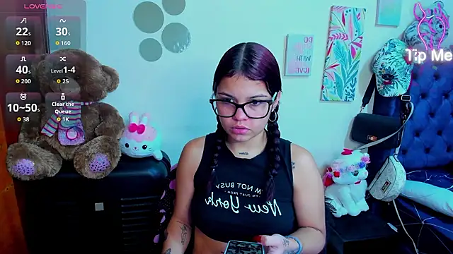 Emma boo online show from February 2026 03:33:02 PM