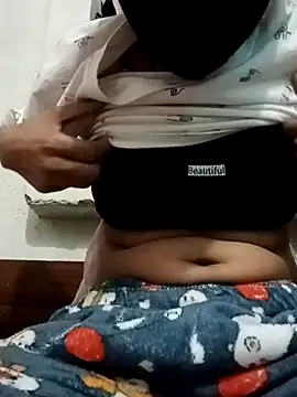 Quenn-Jiya752 online show from December 2025 11:41:02 AM