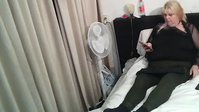 Sylviastar46 online show from December 2025 06:47:01 PM