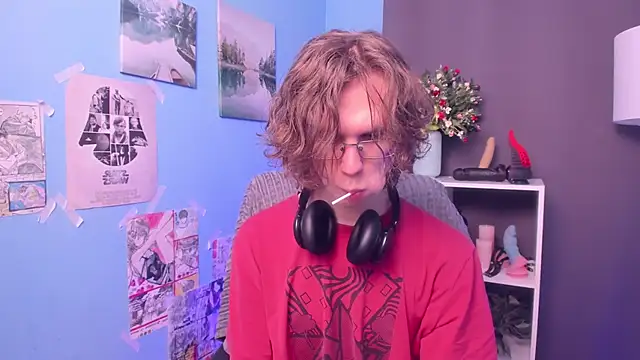 Snapshot of LeoBensyten chatting on February 2026 05:42:02 PM LeoBensyten online show from February 2026 05:42:02 PM