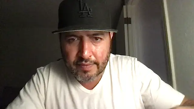 Snapshot of ezrah23 chatting on November 2025 04:00:01 AM ezrah23 online show from November 2025 04:00:01 AM