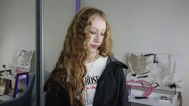 ArlettaDeluna online show from November 2025 06:02:02 AM