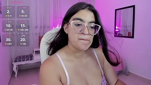 Snapshot of Luna_Jonnes1 chatting on May 2026 07:09:02 PM Luna Jonnes1 online show from May 2026 07:09:02 PM