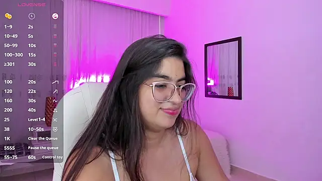 Snapshot of Luna_Jonnes1 chatting on May 2026 07:37:02 PM Luna Jonnes1 online show from May 2026 07:37:02 PM