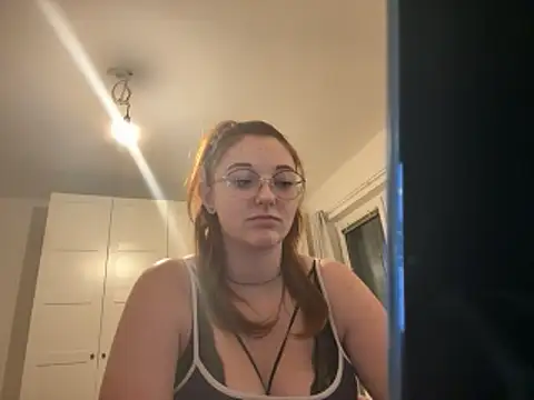 YoungLina online show from December 2025 07:23:02 PM