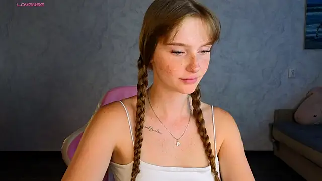 Snapshot of Lovelly_molly1 chatting on July 2026 03:49:02 PM Lovelly molly1 online show from July 2026 03:49:02 PM