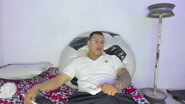 LucassFoster online show from November 2025 03:51:02 AM