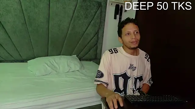 DamianandEva online show from April 2026 12:39:01 PM