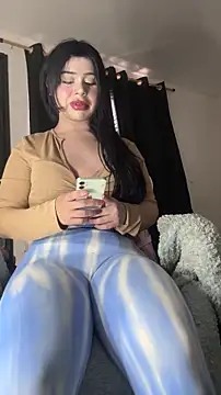 Snapshot of cowgirllyx chatting on November 2025 08:18:01 PM cowgirllyx online show from November 2025 08:18:01 PM